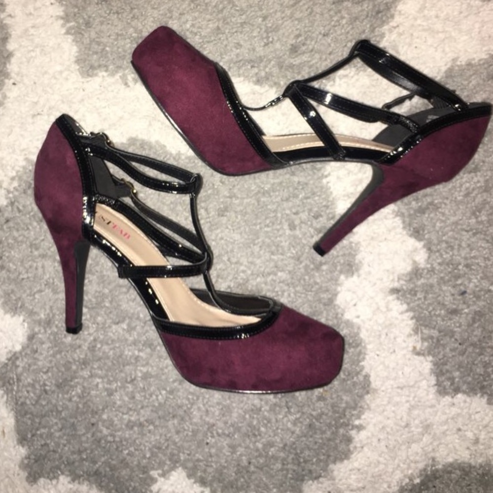 NWOB burgundy strapped suede heels
